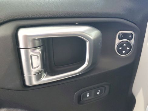 Used 2024 Jeep Wrangler Sport S image 17