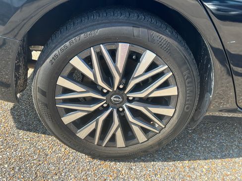 Used 2025 Nissan Altima 2.5 SV FWD image 9