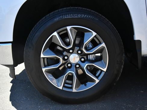 Used 2025 Chevrolet Silverado 1500 LT w/ LPO, Dark Essentials Package AWD/4WD image 12