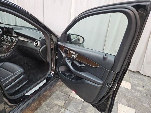 Used 2019 Mercedes-Benz GLC 300 4MATIC image 9