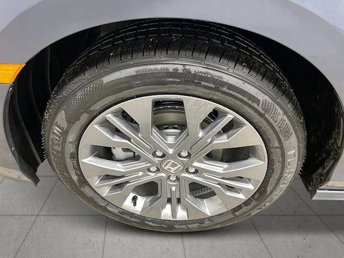 New 2026 Honda Odyssey Touring image 11