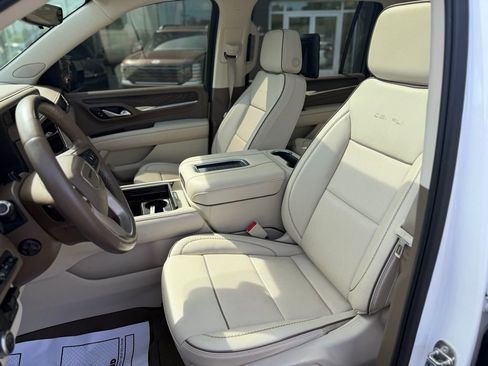 Used 2023 GMC Yukon XL Denali w/ Denali Reserve Package image 14