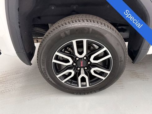 Used 2024 GMC Sierra 1500 AT4 w/ Technology Package AWD/4WD image 11