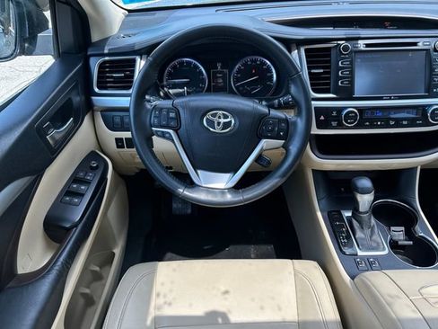 Used 2015 Toyota Highlander XLE AWD/4WD image 17
