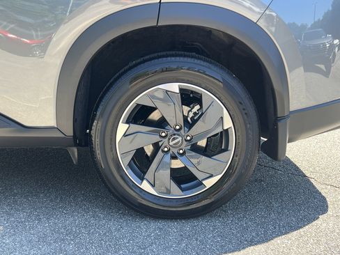 Certified 2026 Nissan Rogue SV FWD image 31