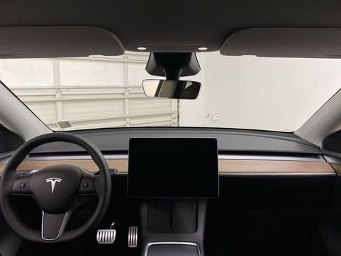 Used 2024 Tesla Model Y Performance image 11