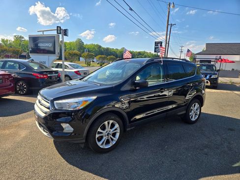 Used 2018 Ford Escape SE w/ Ford Safe & Smart Package FWD image 18