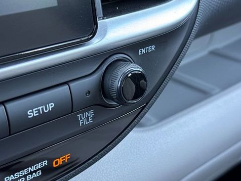 Used 2025 Hyundai Venue SEL FWD image 31