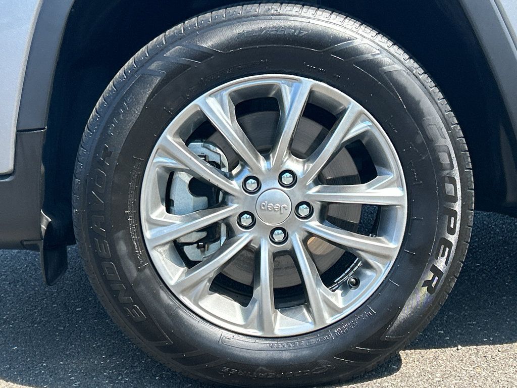 Used 2021 Jeep Cherokee Latitude Lux w/ Comfort/Convenience Group AWD/4WD image 9