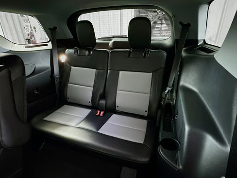 Used 2022 Ford Explorer XLT w/ Equipment Group 202A image 30