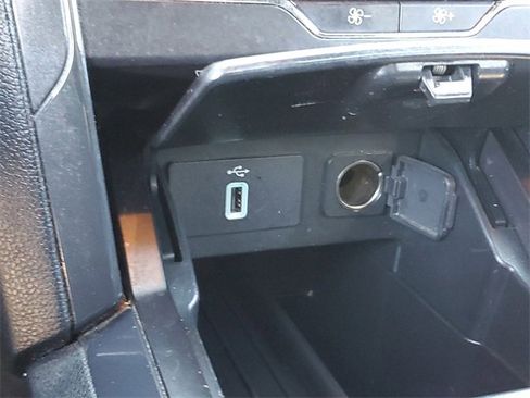 Used 2017 Ford Explorer XLT w/ Equipment Group 202A image 21