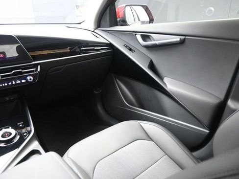Used 2025 Kia Niro Wind FWD image 23