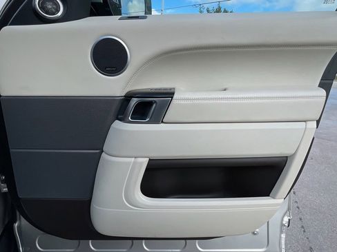 Used 2016 Land Rover Range Rover Sport HSE image 37