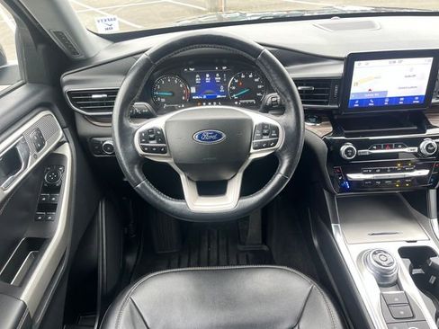 Used 2022 Ford Explorer Limited w/ Equipment Group 301A AWD/4WD image 18