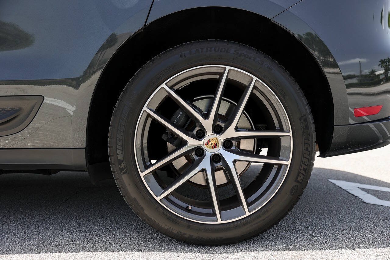 Used 2022 Porsche Macan AWD/4WD image 31