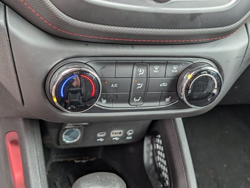 Used 2022 Chevrolet TrailBlazer RS AWD/4WD image 25
