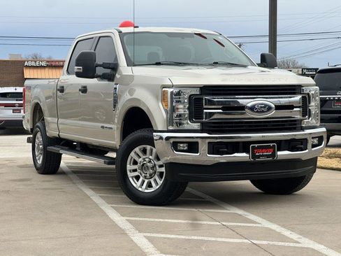 Used 2017 Ford F250 XLT w/ XLT Value Package image 3