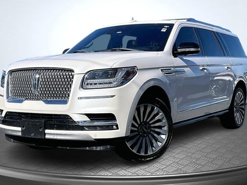 Used 2018 Lincoln Navigator L Reserve w/ Technology Package image 12