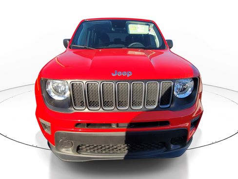 Used 2023 Jeep Renegade Latitude AWD/4WD image 2