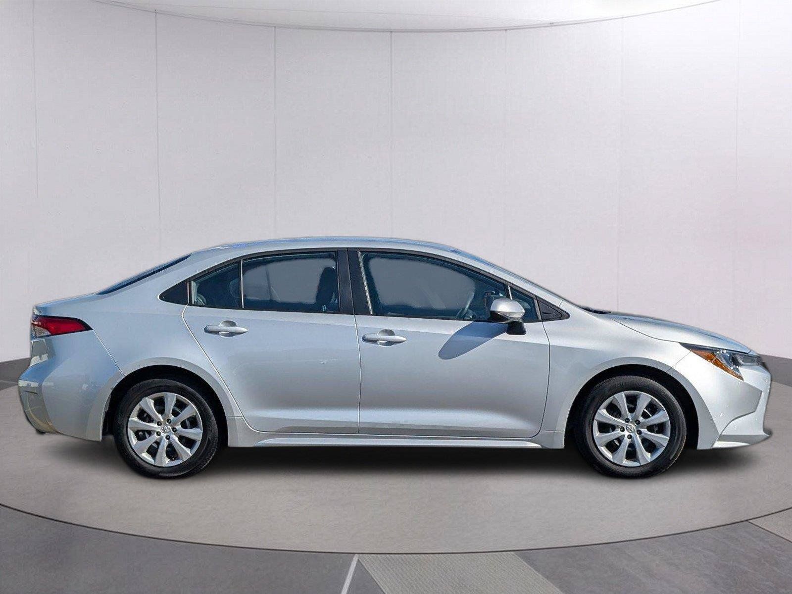 Used 2025 Toyota Corolla LE FWD image 8