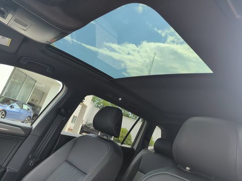 Used 2023 Volkswagen Tiguan SE R-Line FWD image 28