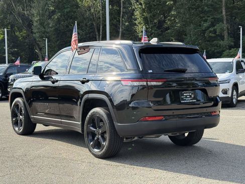 Used 2025 Jeep Grand Cherokee Altitude AWD/4WD image 4