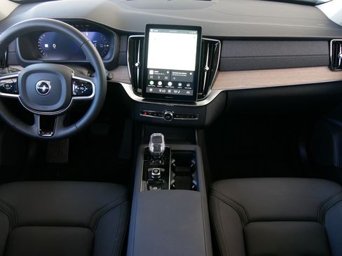 Used 2025 Volvo XC90 T8 Core w/ Climate Package AWD/4WD image 11
