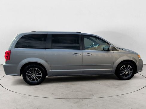 Used 2017 Dodge Grand Caravan SXT image 6