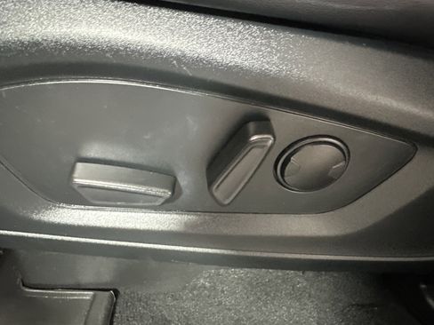 Certified 2021 Ford Explorer XLT w/ Equipment Group 202A image 10