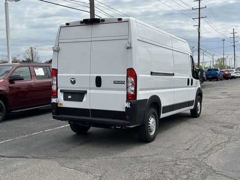 Used 2026 RAM ProMaster 2500 w/ Convenience Group FWD image 4