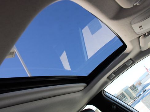 Used 2019 Toyota Prius XLE image 20