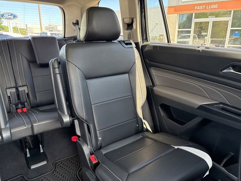 Used 2021 Volkswagen Atlas SEL R-Line AWD/4WD image 14