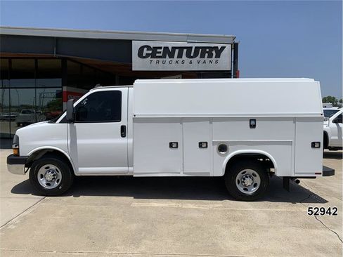 Used 2020 Chevrolet Express 3500 w/ Power Convenience Package RWD image 4