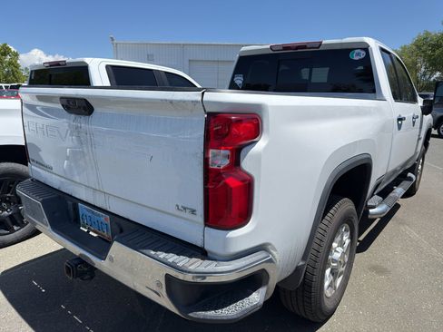 Used 2022 Chevrolet Silverado 2500 LTZ w/ LTZ Plus Package AWD/4WD image 4