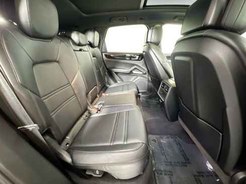 Certified 2023 Porsche Cayenne w/ Premium Package AWD/4WD image 21