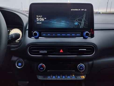 Used 2023 Hyundai Kona Limited image 3