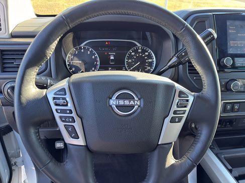 Certified 2024 Nissan Titan SV w/ SV Convenience Package image 18