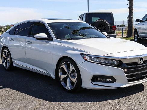 Used 2018 Honda Accord Touring image 3
