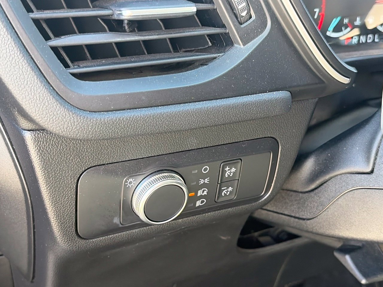 Used 2020 Ford Escape SE FWD image 6