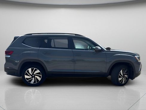 Used 2025 Volkswagen Atlas SE AWD/4WD image 3