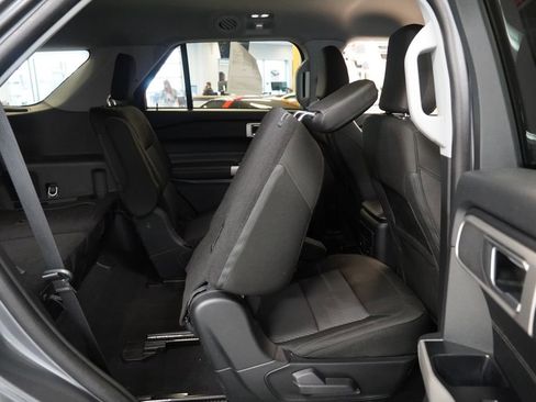 Used 2023 Ford Explorer XLT AWD/4WD image 31