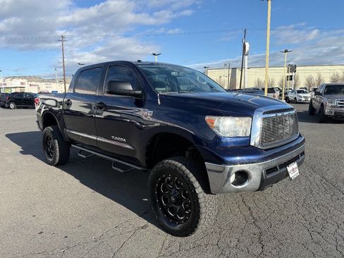 Used 2012 Toyota Tundra 4x4 CrewMax image 3