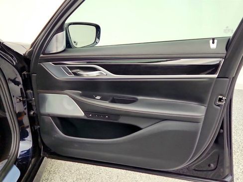 Used 2019 BMW 750i xDrive image 25