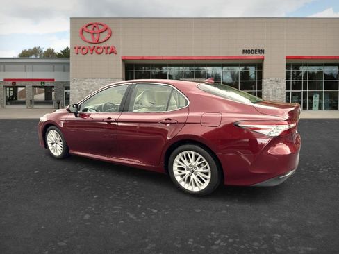 Used 2018 Toyota Camry XLE w/ Audio Package FWD image 5