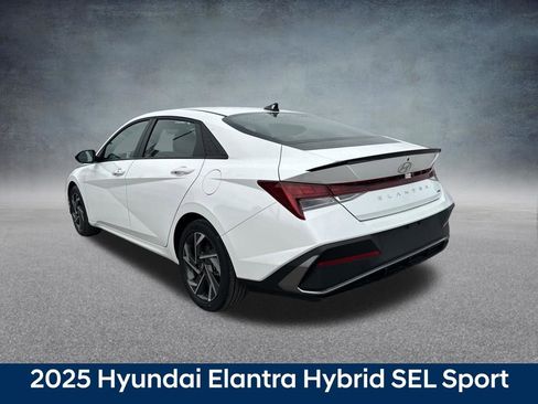 Certified 2025 Hyundai Elantra SEL image 3