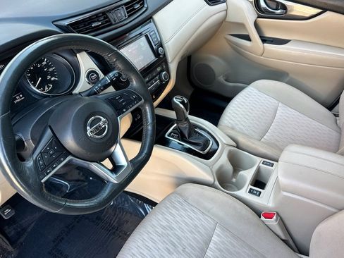 Used 2018 Nissan Rogue SV w/ Premium Package FWD image 10