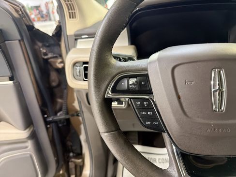 Used 2022 Lincoln Nautilus FWD w/ Premium Package image 14