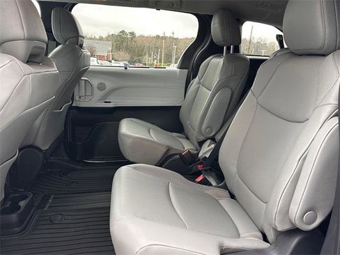Certified 2025 Toyota Sienna XLE image 12