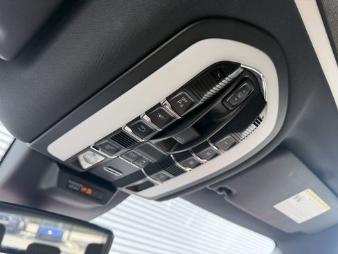 Certified 2024 Porsche Macan AWD/4WD image 34