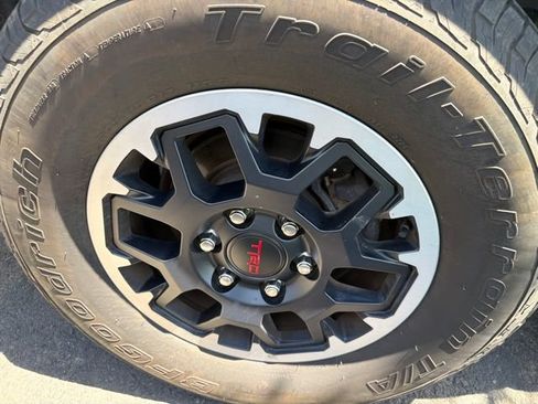 Used 2024 Toyota Tacoma TRD Off-Road w/ TRD Off Road Premium Package AWD/4WD image 19